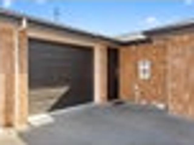 Melville, 2 bedrooms, $520 pw