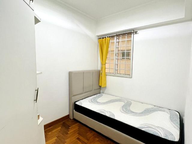Melville Park D18, Condominium