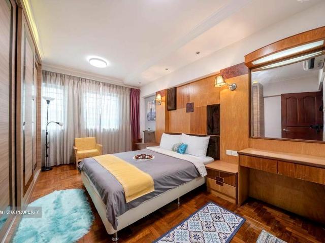 Melville Park D18, Condominium