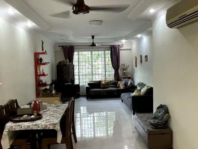 Melville Park D18, Condominium