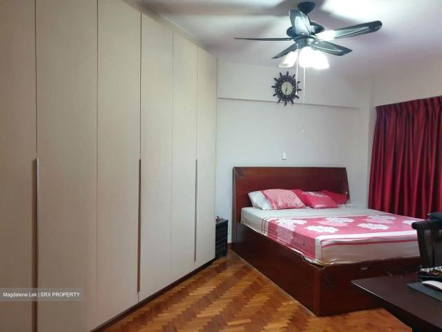 Melville Park D18, Condominium