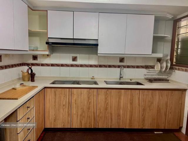Melville Park D18, Condominium