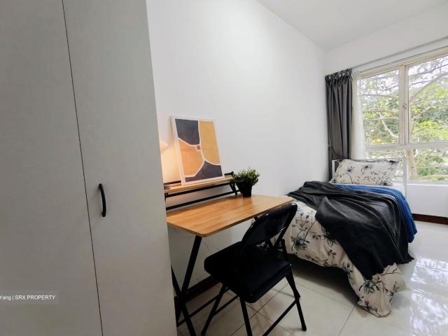 Melville Park D18, Condominium