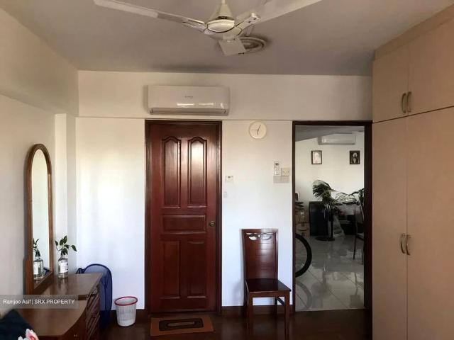 Melville Park D18, Condominium