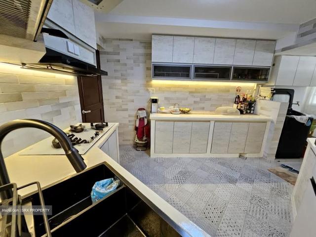 Melville Park D18, Condominium