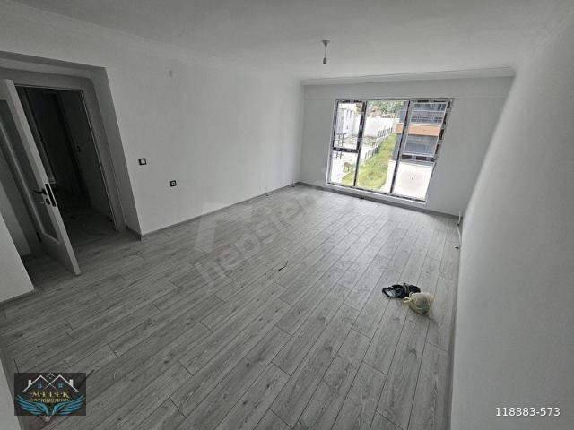 MELEK EMLAKTAN FERİDUN ÇELİKTE KÖK TAPU SIFIR ARA KAT DAİRE