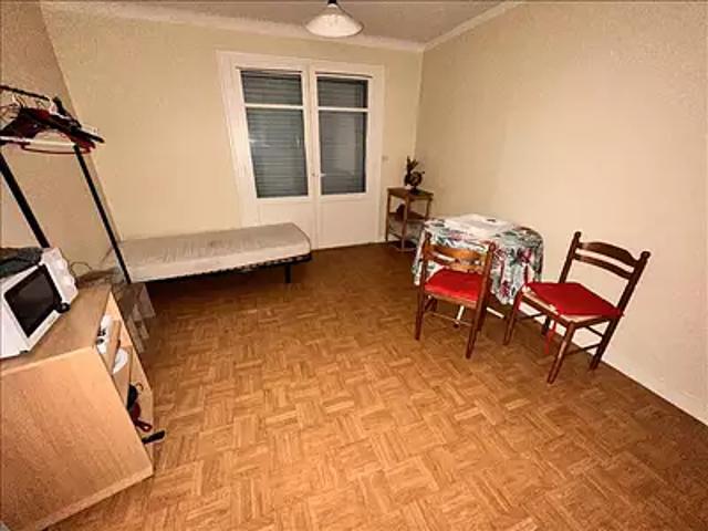 Melle 79500 Location appartement 1 pièce t1 au dernier étage terrasse