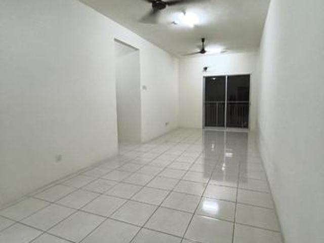 Melodi Perdana With 2 parking many facilities at puncak alam