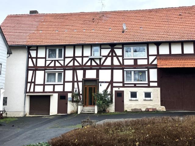 Melsungen Kirchhof Landwirtschaftliche Anlage mit Haupthaus, Stallungen, Scheune, Nebengebäude