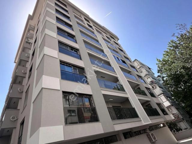 Mert Uçar'dan Kiralık Karşıyaka Da Sıfır 1+1 Daire