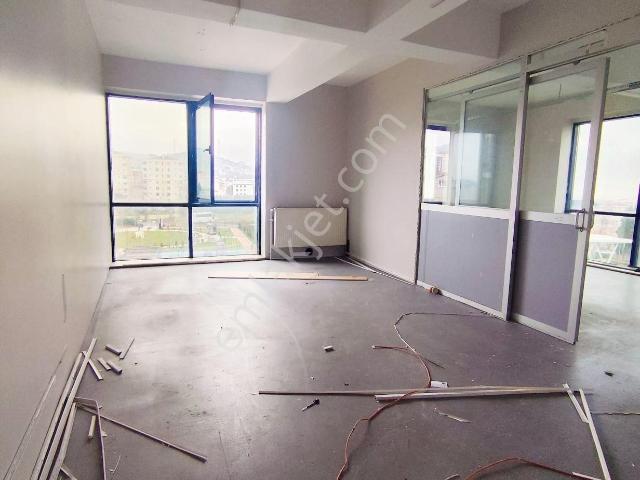 Mertcan Dan E5' Paralel 450m2 Kullanıma Hazır Kiralık İş Yeri