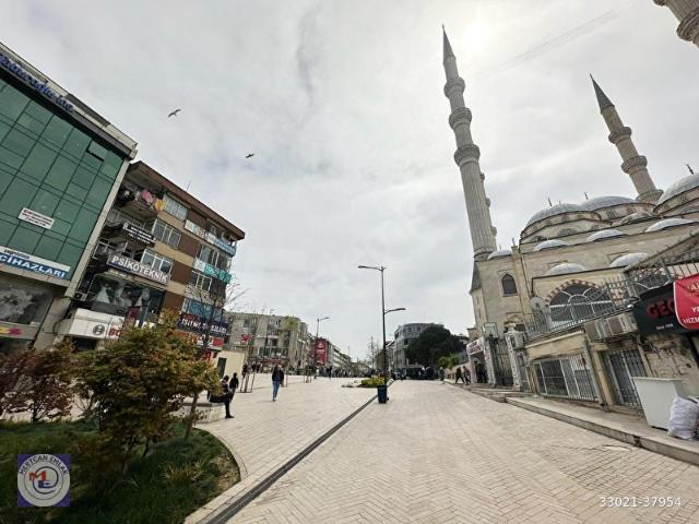 MERTCAN'DAN MALTEPE ÇARŞI İÇİNDE FIRSAT KÖŞE BAŞI ARSA