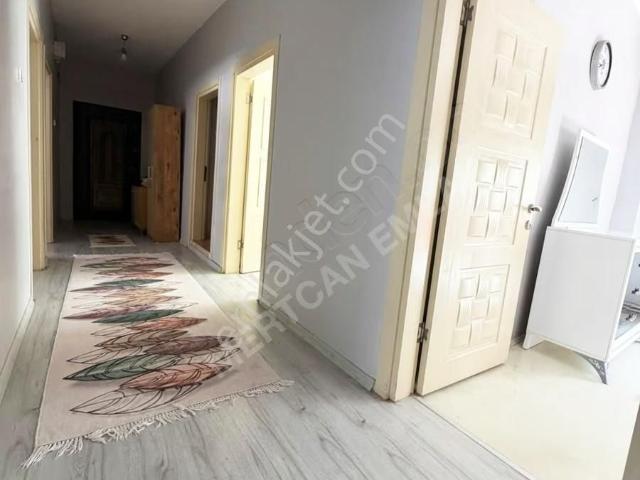 Mertcan'dan Eşyalı Cadde Üzeri Açık Balkonlu 3+1 Daire