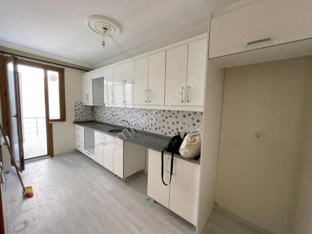 Mertcan'dan Kavakpınar Mah.iskanlı Cadde Üzeri Teraslı 2+1 Daire