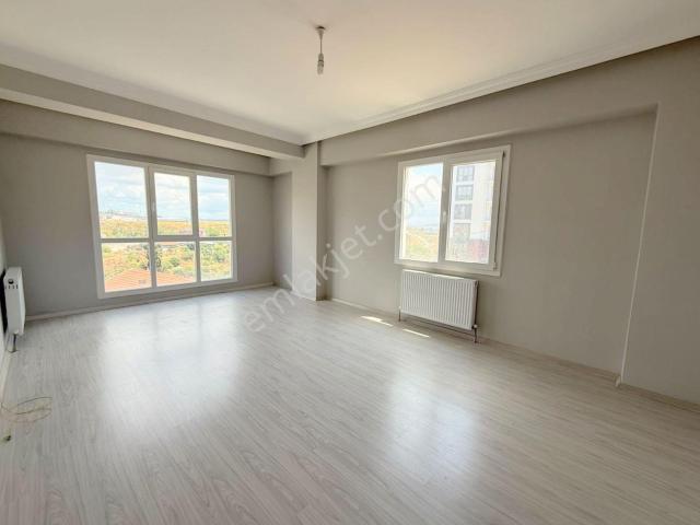Mertcan'dan Tandoğan Cad. 4dk Balkonlu Ara Kat 2+1 Daire