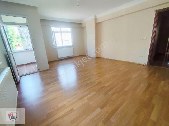 Mertcan'dan Yeni Mahallede Perşembe Pazarı İçerisinde 3+1 Daire