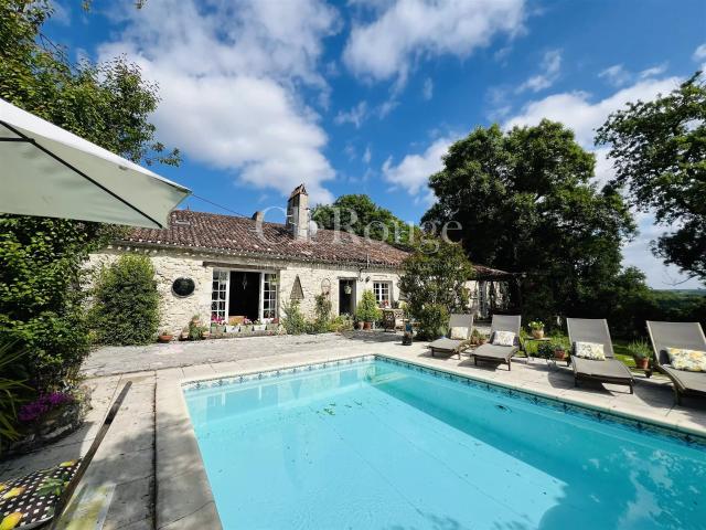 Merveilleuse propriété de 3 chambres avec maison d'amis sépa. 206m² Duras