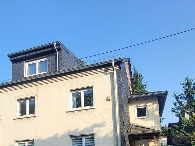 MERZIG STADT EINSEITIG ANGEBAUTES GERÄUMIGES EINFAMILIENHAUS MIT VIEL PLATZ VIER SCHLAFZIMMER, TERRASSE, KLEINEM NATURIDYLL + GROSSE GARAGE