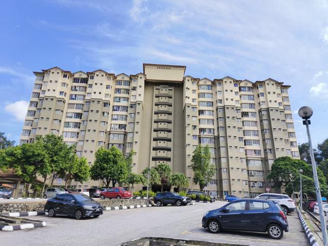 Merak Apartment Bandar Kinrara Puchong Near LRT School