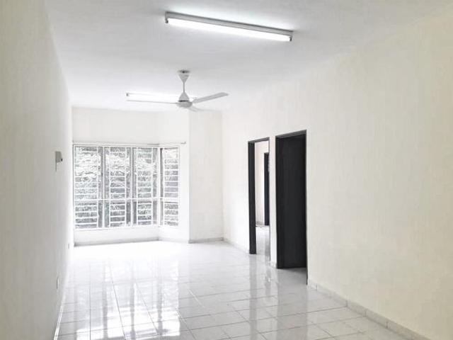 Merak Apartment Bandar Kinrara Puchong Near LRT Station