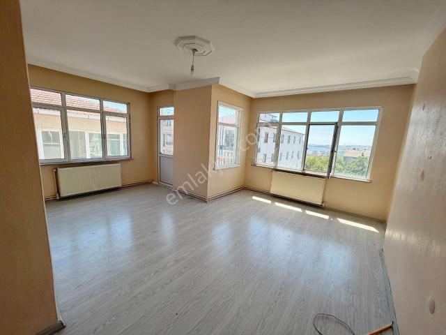 Meral R5621 Barbaros Cad En Üst Kat Deniz Manzaralı Geniş 2+1