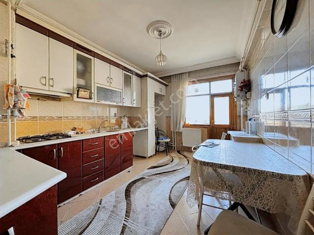 Meram Melikşahta 200m² Bakımlı Geniş Ve Ferah 4+1 Aile Dairesi
