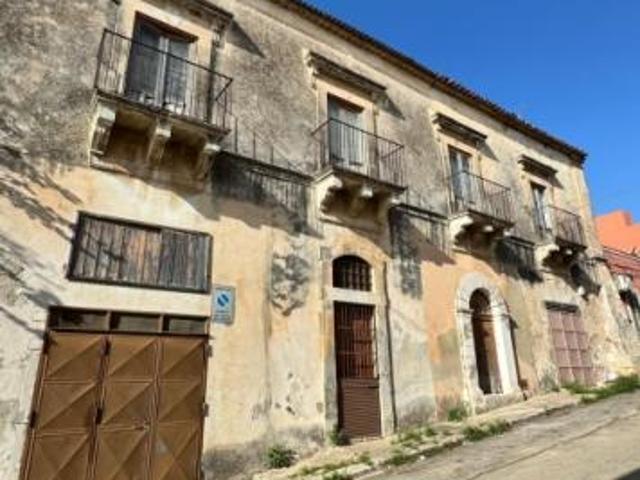Meraviglioso stabile nel centro di Ispica