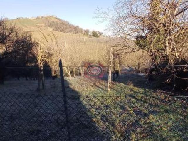 MERCATO SARACENO CC152: casa abbinata ad un lato con 2 appartamenti, 2 garage e terreno agricolo