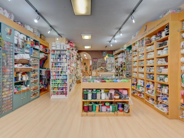 MERCERÍA + TALLER EN FUNCIONAMIENTO EN EL CENTRO DE IRÚN PÍO XII – 80 m² + ALTILLO