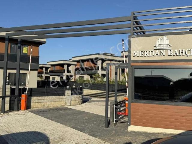 Merdan Bahçe 5+1 800m2 Arsa Ay Snuna Kdr Frst Villa