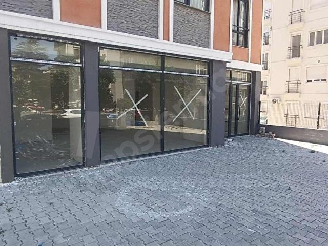 MERDİVENKÖY MAH. YENİ BİNA'da 100m2 ÖN KULLANIMLI KİRALIK DÜKKAN