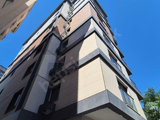 MERDİVENKÖYDE MERKEZİ LOKASYONDA 95 M2 2+1 BALKONLU SIFIR DAİRE
