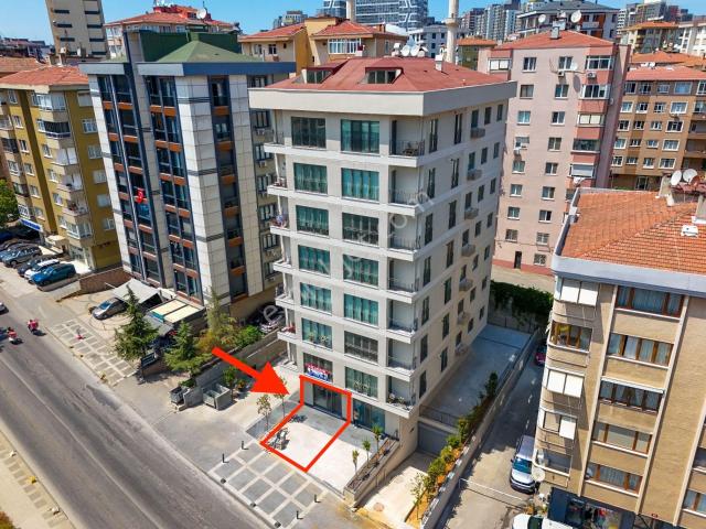 Merdivenköy Ressam Salih Cad. Üzeri Kiralık Ön Kullanımlı Dükkan