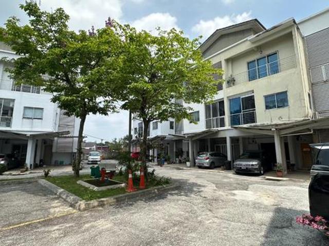 Merdu Idaman Corner Ground floor Townhouse Kampung Sg Kayu For Sale