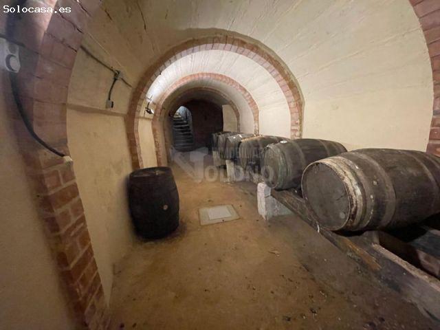 Merendero con calado de piedra y finca rústica