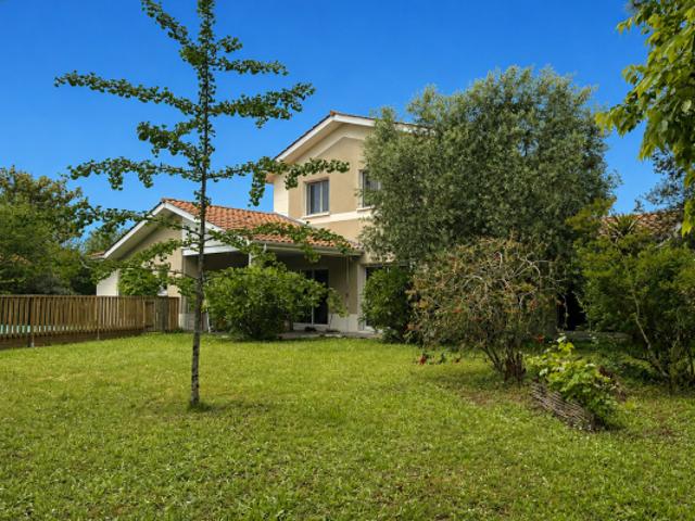MÉRIGNAC MAISON FAMILIALE DE 200 M2 AVEC PISCINE SUR 1 837