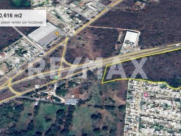 Mérida Motul, pasando el entronque de Conkal 4
