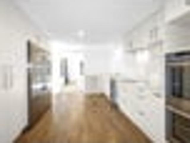 Merivale, 4 bedrooms, $1150 pw