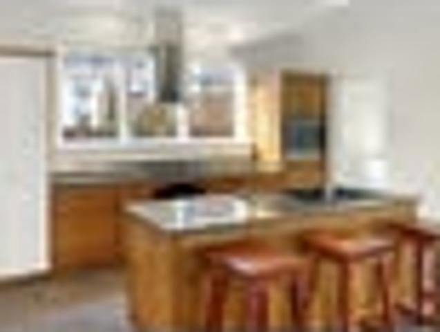 Merivale, 5 bedrooms, $1000 pw