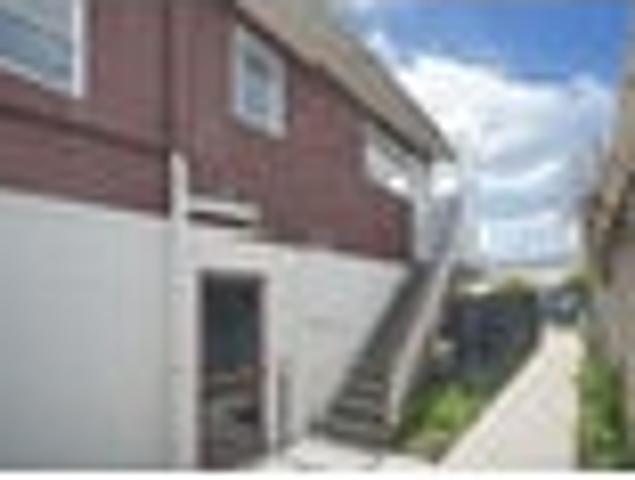Merivale, 2 bedrooms, $470 pw