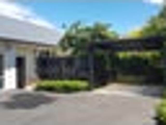 Merivale, 2 bedrooms, $600 pw