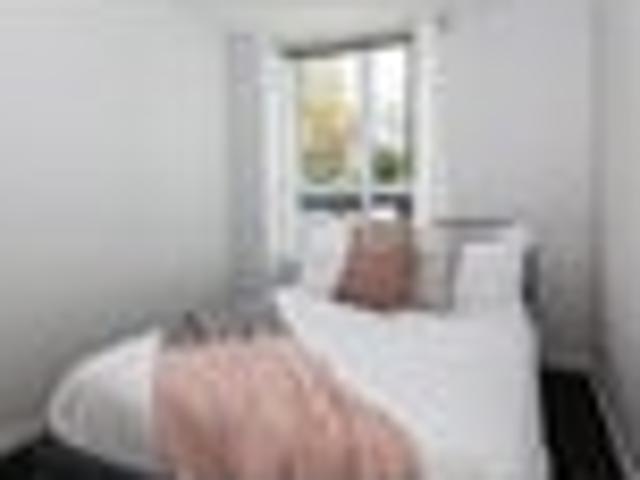 Merivale, 2 bedrooms, $600 pw