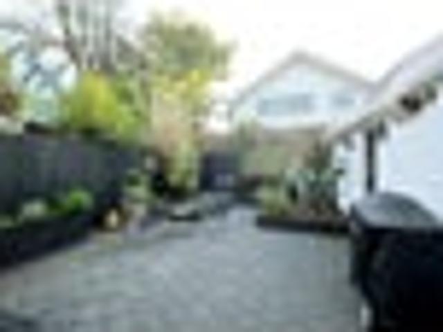 Merivale, 2 bedrooms, $620 pw