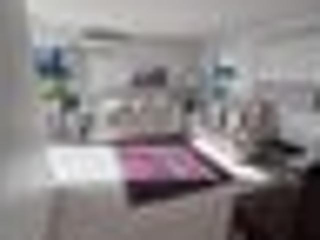 Merivale, 2 bedrooms, $900 pw