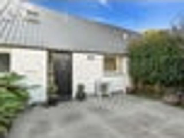 Merivale, 3 bedrooms, $750 pw