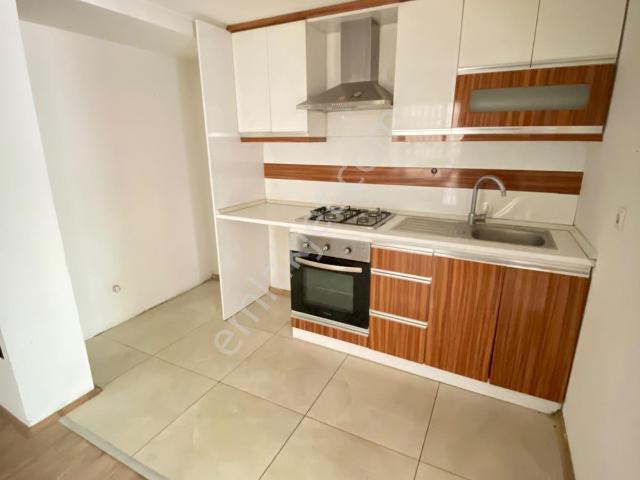 Merkez Gayrimenkulden Satılık Yatırımlık Cadde Üzeri 1+1