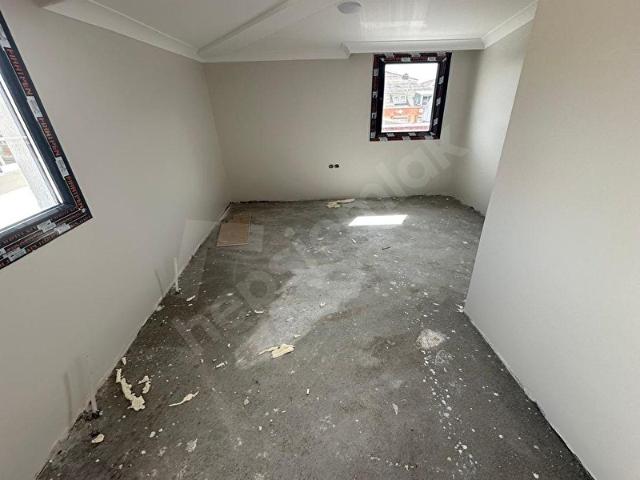 MERKEZ EMLAKTAN GENİŞ TERASLI ÇATI KATI 2+1 DAİRE