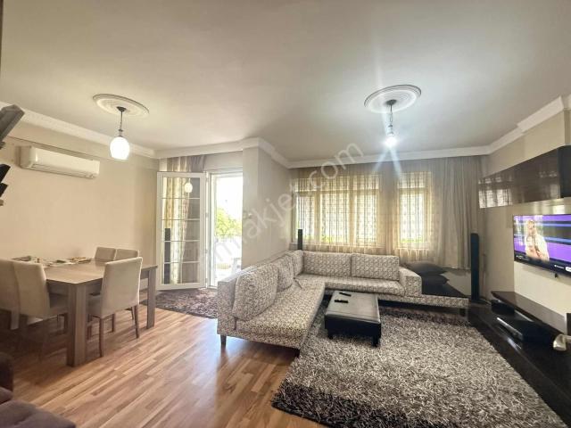 Merkez Işıklar Arkasında Satılık 2 + 1