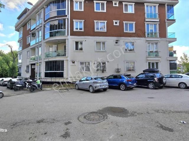 Merkez Mahallesinde Asansörlü Arakat Daire