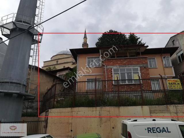 Merkezde Bir Daire Fiyatna Bahçeli Satılık 3 Katlı Müstakil Ev